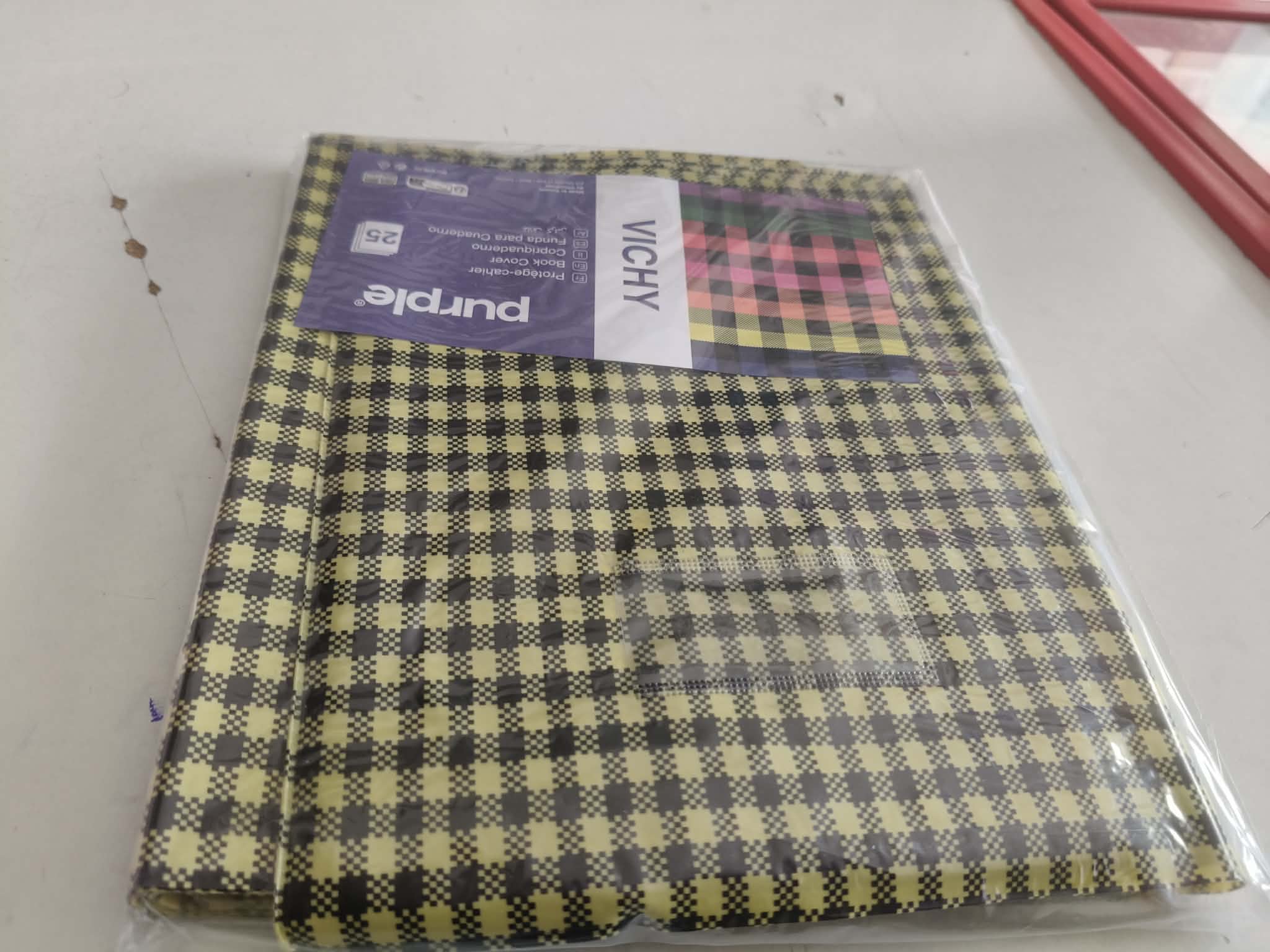 PROTÈGE CAHIER PETIT FORMAT ÉCOSSAIS (PUB CARREAU) JAUNNE PURPLE